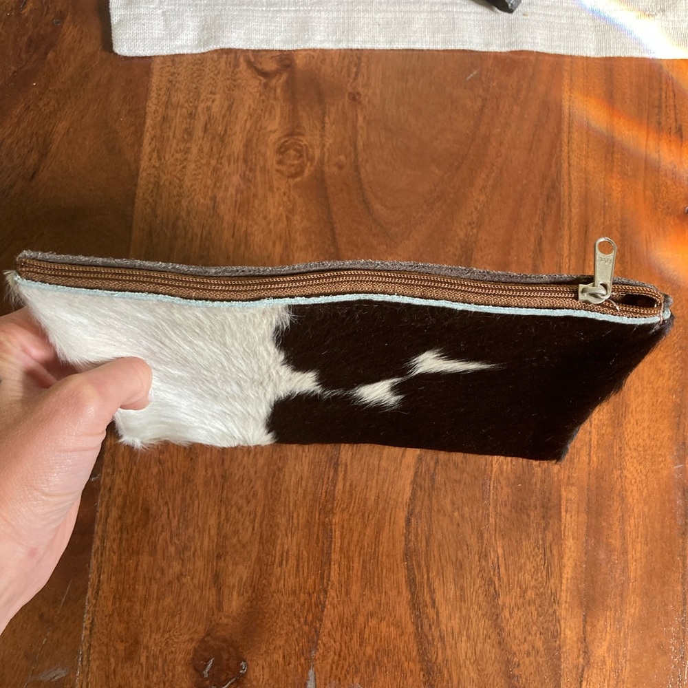 Cowhide Clutch 👜 - Picture 3 of 4